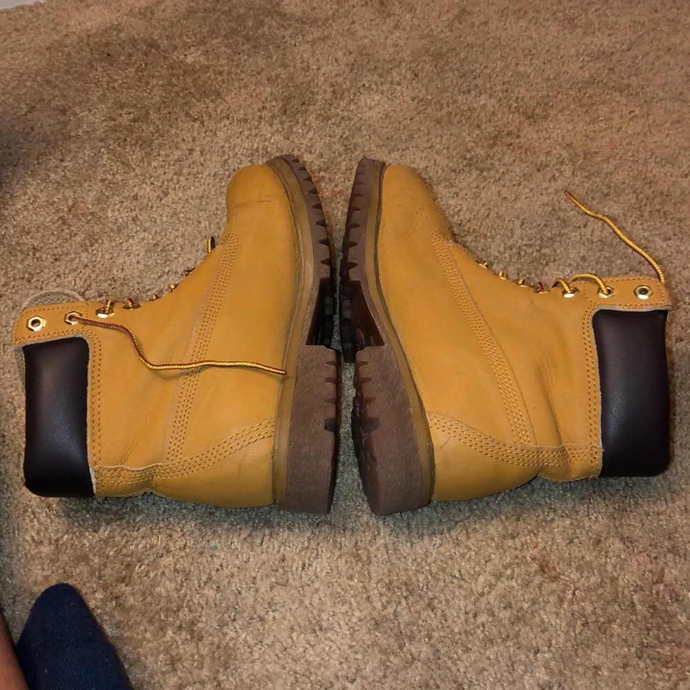 Shoes - Picture 3 of 4